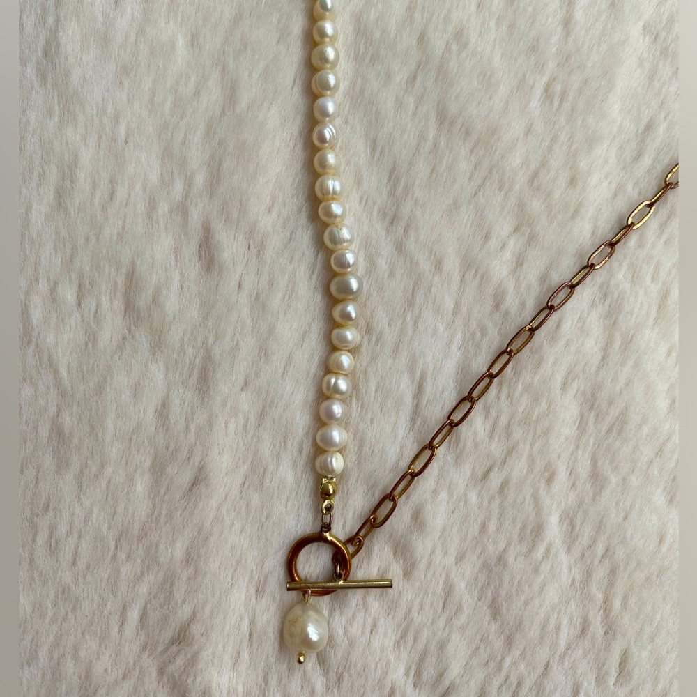Pearl and gold toggle chain necklace